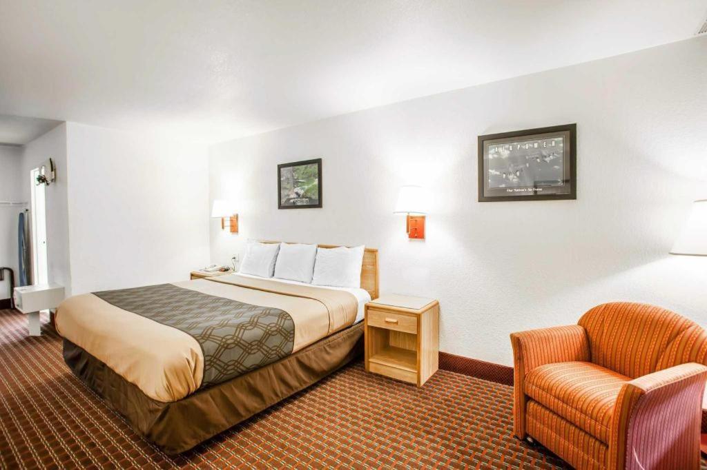 Econo Lodge Truman Inn Sedalia Dış mekan fotoğraf